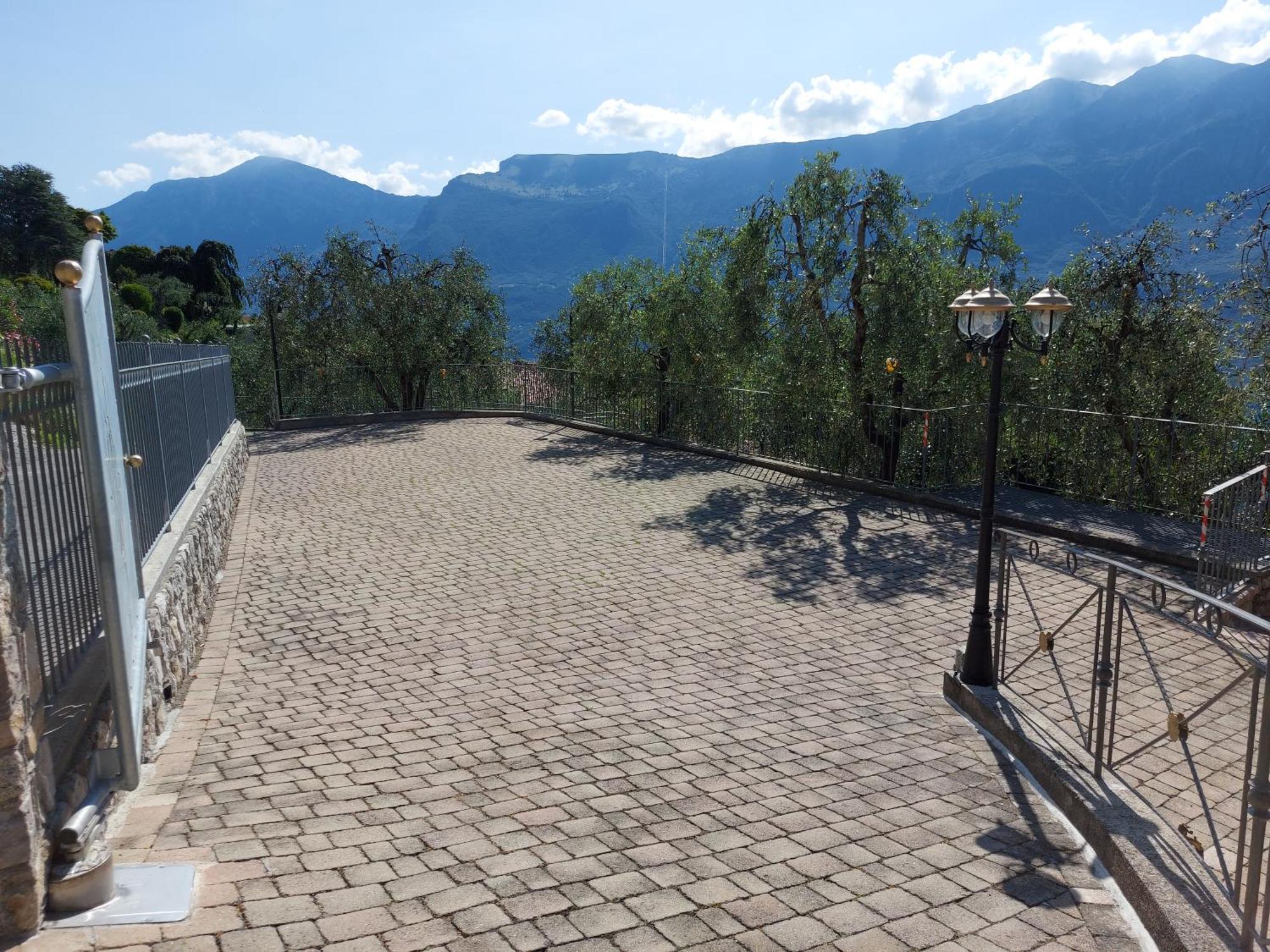 דירות Tremosine Ulivi Sul Garda Garden By Gardadomusmea מראה חיצוני תמונה